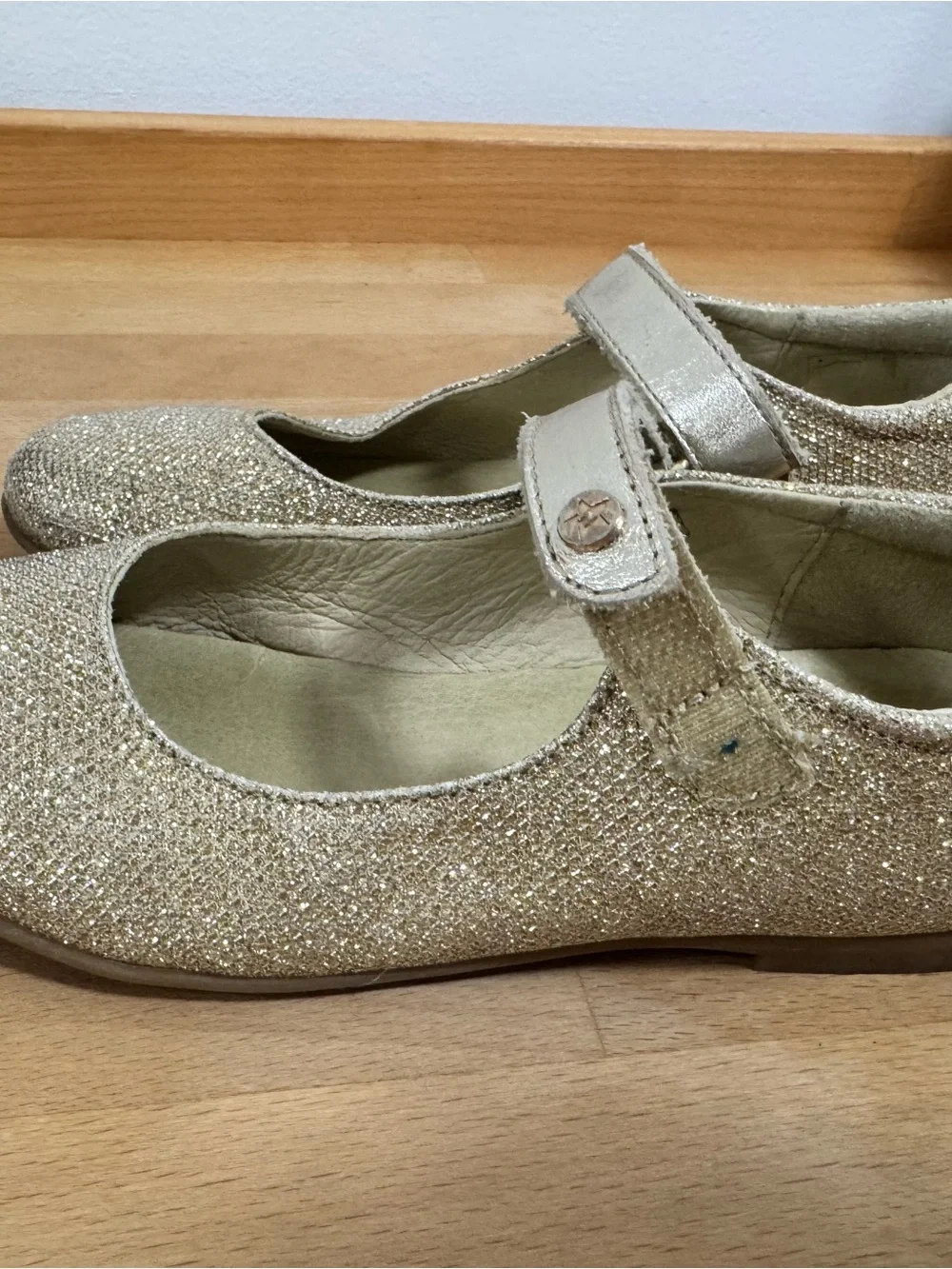 Naturino Girls Sparkle Mary Jane Shoes in Light Gold - size 30
